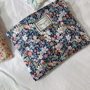 Open image in slideshow, Retro Floral Cosmetic Bag
